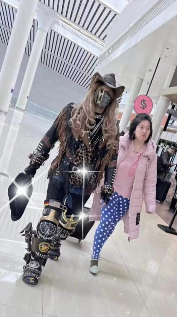 This image has an empty alt attribute; its file name is gam-573x1024.jpg